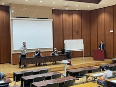 久喜市市民大学・高齢者大学合同説明会の様子(1)