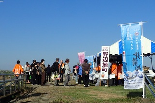 写真：野辺地町販売テント