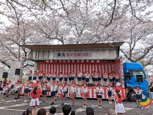 清久小学校鼓笛演奏の写真