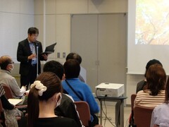 写真:開会あいさつの様子