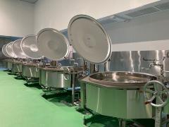 写真：厨房機器（回転釜）1