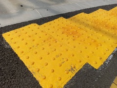 写真:警告ブロック