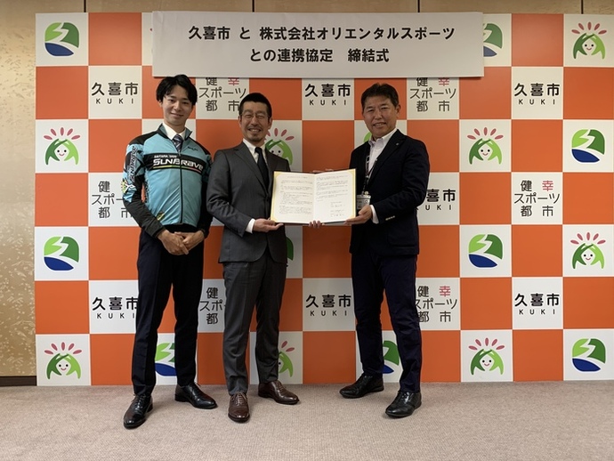 写真：左から藤田涼平選手兼マネージャー、加藤康則代表取締役
