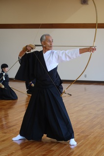 写真:お披露目の行射(望月さん)