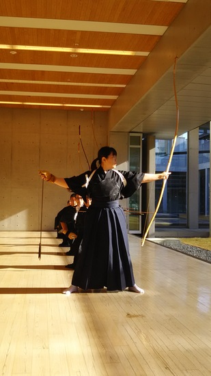 写真:お披露目の行射(大垣さん)