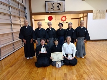 R7入賞者を囲んで 記念写真