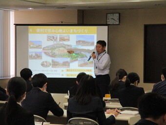 写真:新規採用職員に対する講話