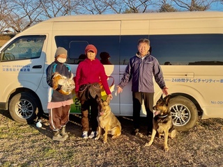 写真:NPO法人日本捜索救助犬協会を訪問