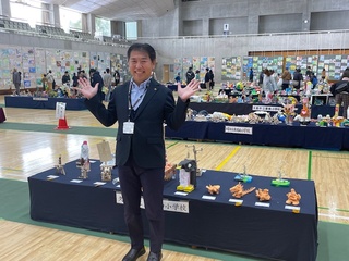 写真:児童生徒の美術品展示