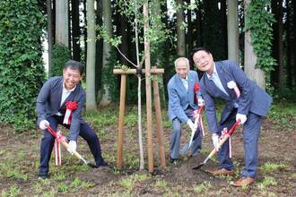 写真：記念植樹2