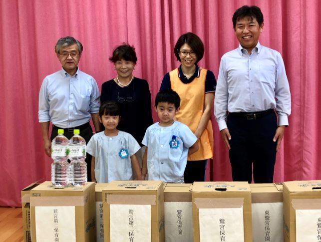 写真:寄贈の様子1