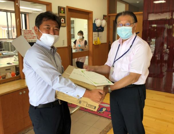 写真:寄贈の様子2