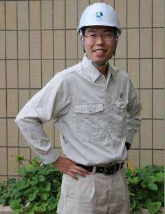 写真：建築 学校施設課職員