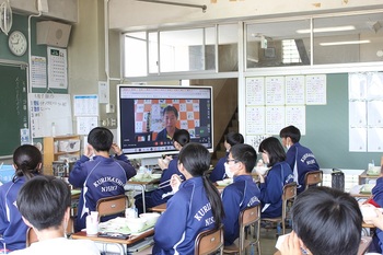 写真:栗橋西中学校での実施風景1