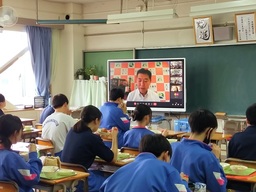 写真:鷲宮中学校での実施風景4