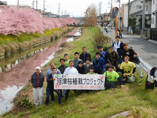 写真：植栽参加者の記念写真