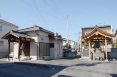 写真:観音堂及び銅製地蔵菩薩坐像