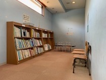 写真：児童遊戯室内図書室