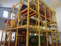 写真：児童遊戯室屋内立体遊具