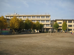 写真：久喜小学校の校舎