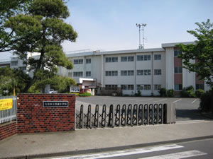 写真：菖蒲小学校の校舎