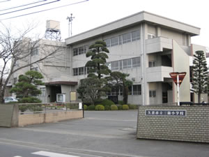 写真：三箇小学校の校舎