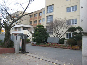 写真：久喜中学校の校舎
