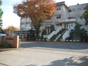 写真：久喜東中学校の校舎