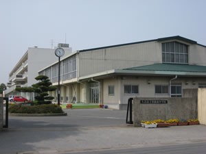 写真：栗橋東中学校の校舎