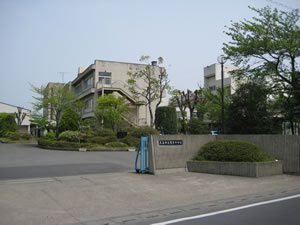 写真：鷲宮中学校の校舎
