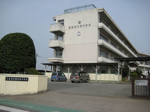 写真：鷲宮東中学校の校舎