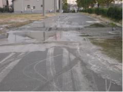 写真：道路内での噴砂2