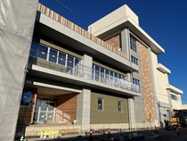 増築校舎（通級指導教室用の出入口側）の写真