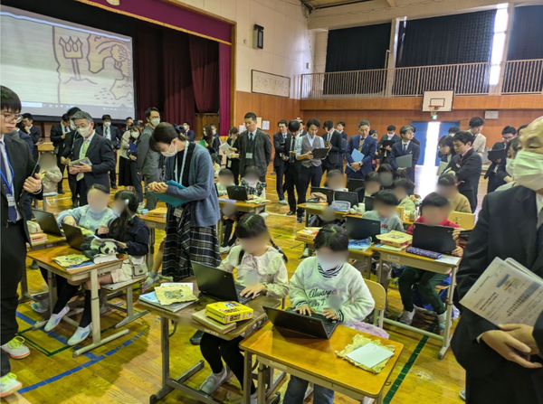 写真：東小