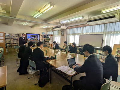 写真：北海道胆振管内教育局、和歌山県岩出市からの視察