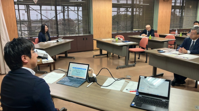 写真：質疑応答や情報交換の様子
