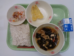 写真：試食会の様子1
