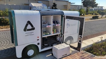 写真:自動配送ロボットによる移動販売