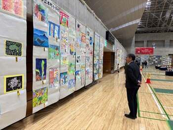 写真:小中学校児童生徒美術展