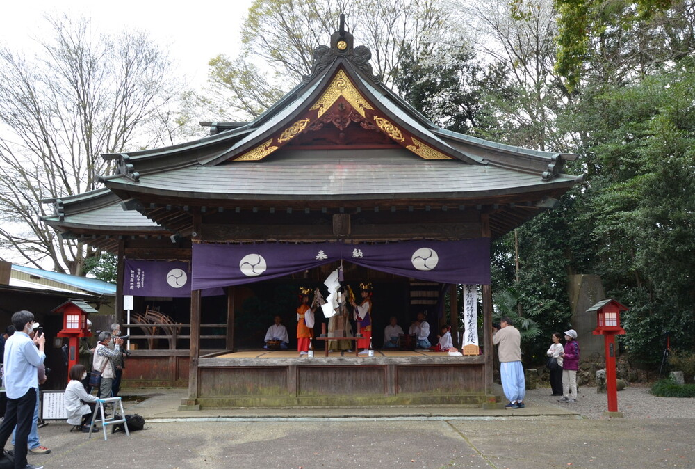 鷲宮神社の神楽殿の写真