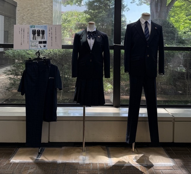 制服展示の写真
