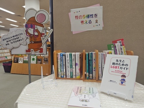 特集コーナー様子(菖蒲図書館)