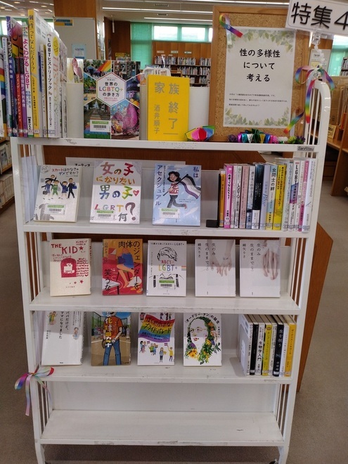特集コーナー様子(鷲宮図書館)