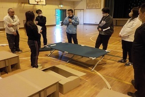 簡易ベッドを組み立てた画像