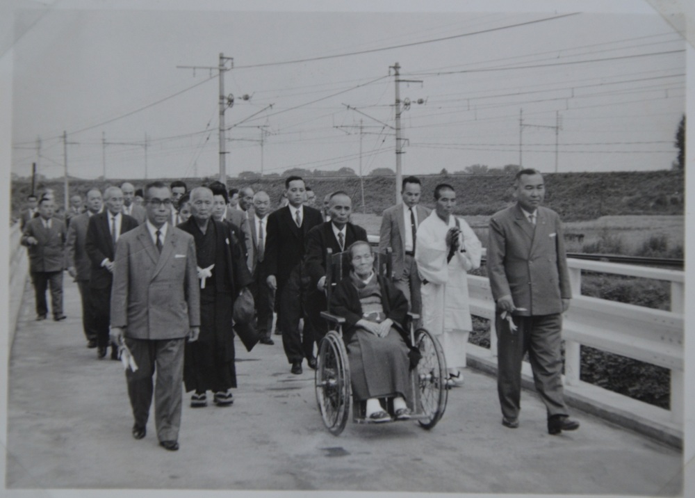 「稲荷橋（とうかばし）」渡り初め、竣工