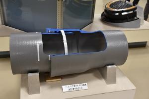 耐震管の模型の写真