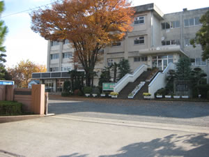 久喜東中学校の校舎